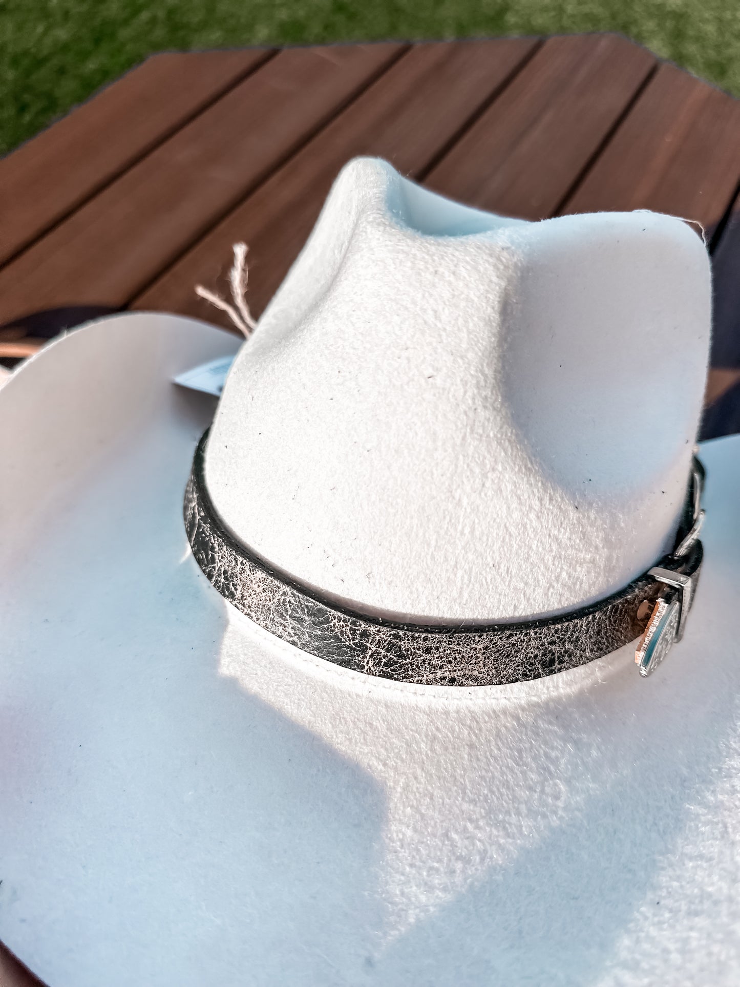 Leather Buckle Belt: Distressed Black