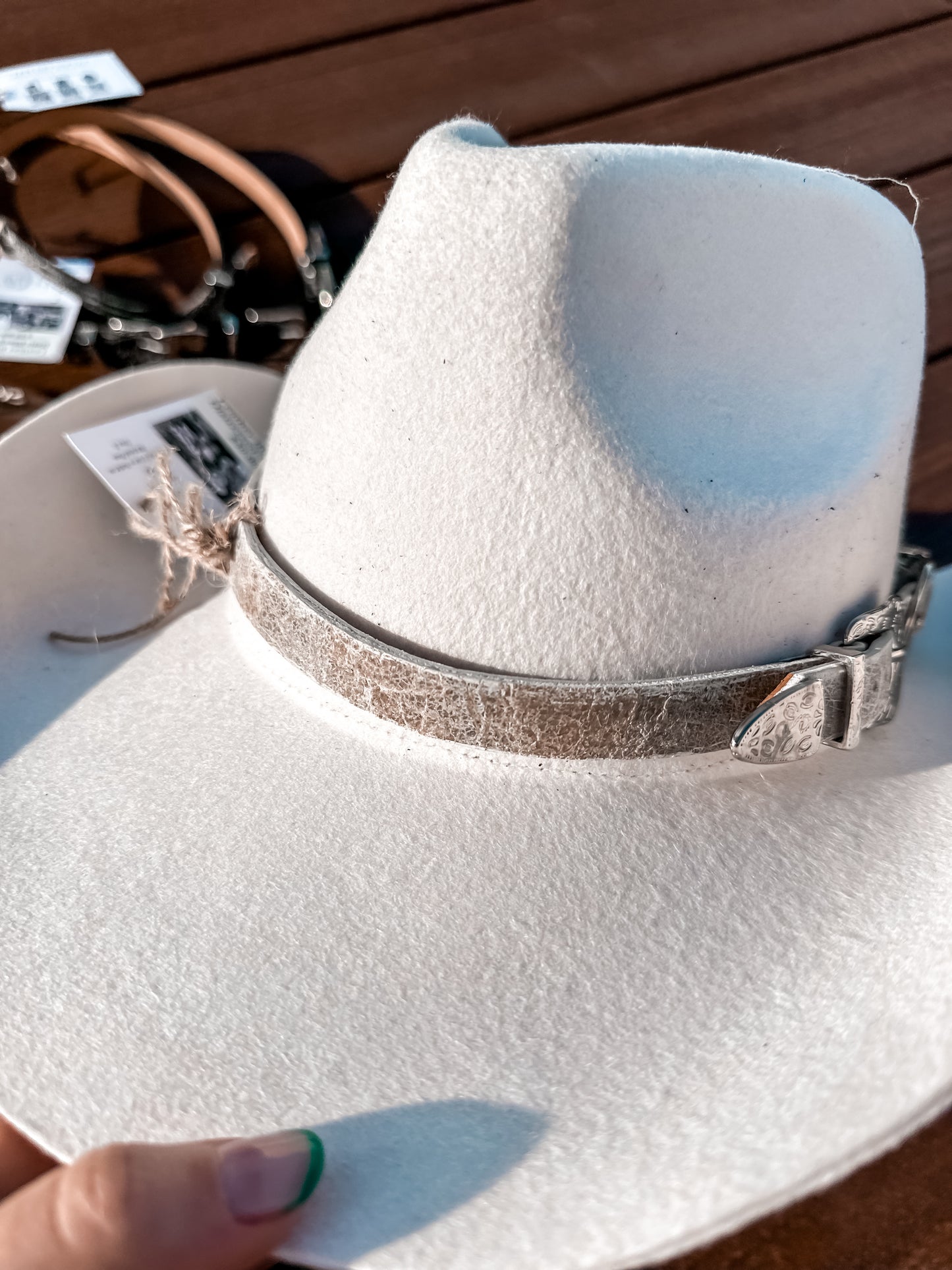 Leather Buckle Belt: Distressed White
