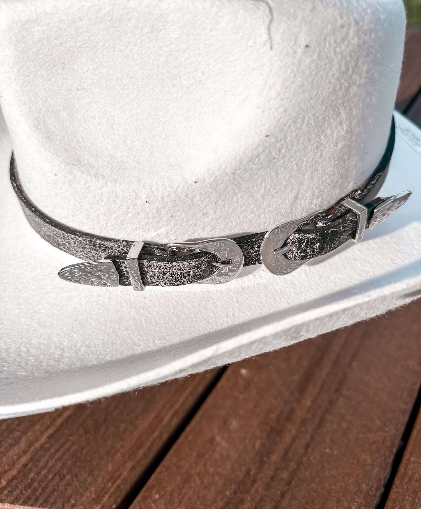 Leather Buckle Belt: Distressed Black