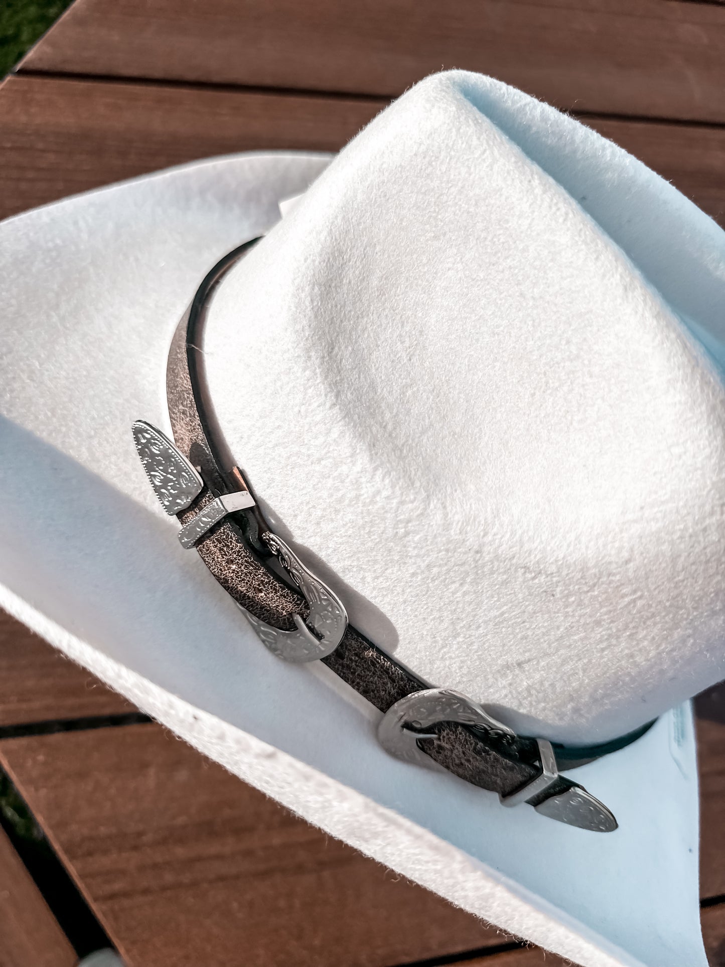 Leather Buckle Belt: Distressed Brown